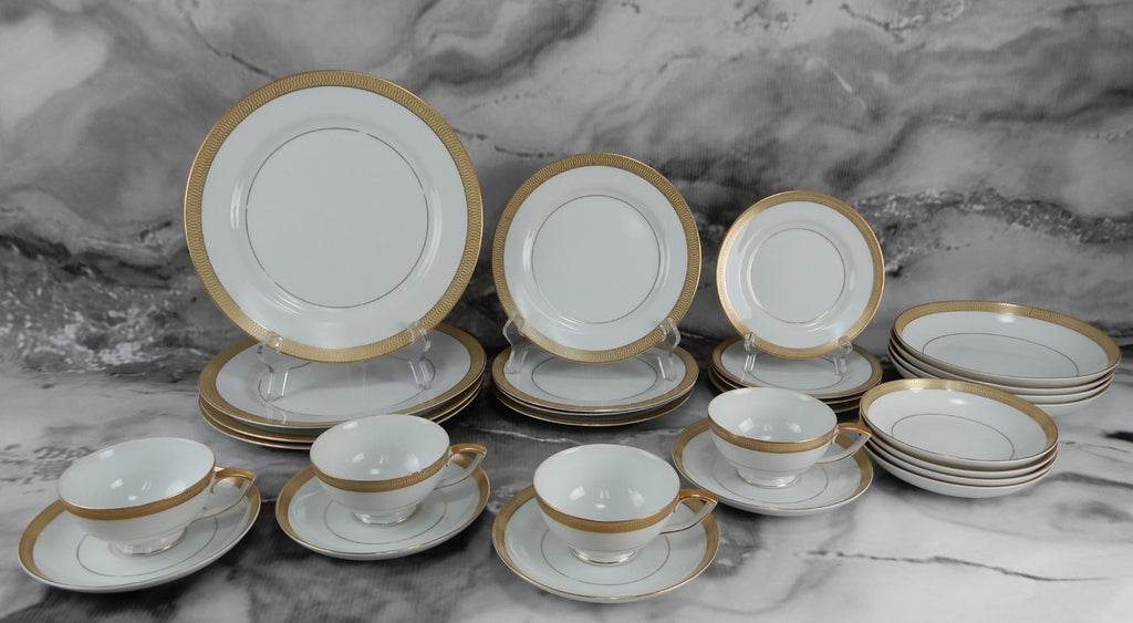 28 Pc 7-Piece 4 Place Setting Mikasa Bristol Waldorf Shape Pattern Made in Japan