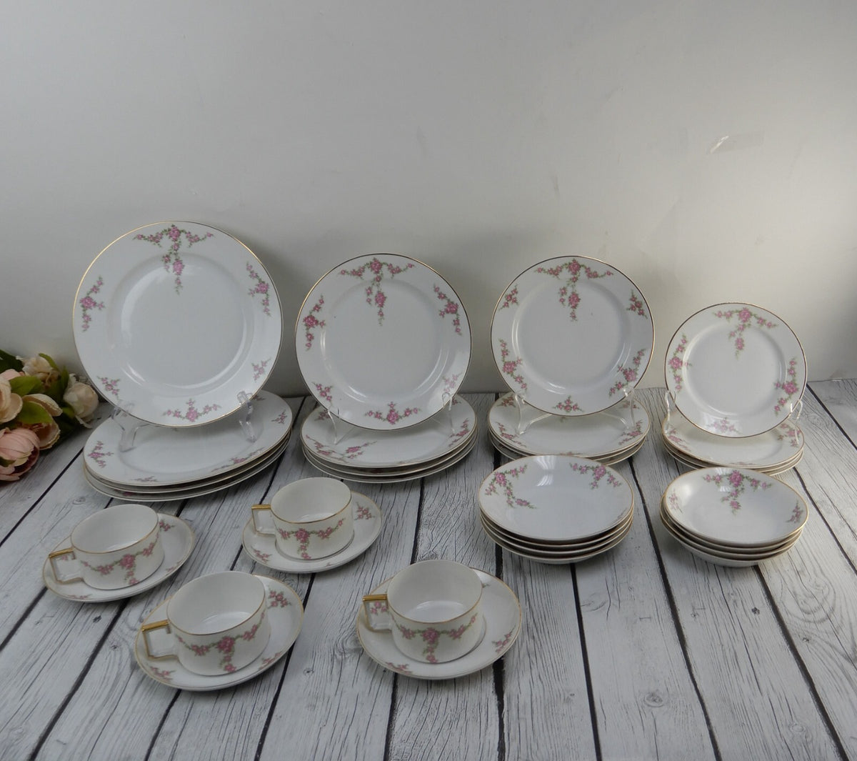 32 Pieces 8-Piece 4 Place Setting Heinrich H&Co Bavaria "Rosalinda" Pink Flowers