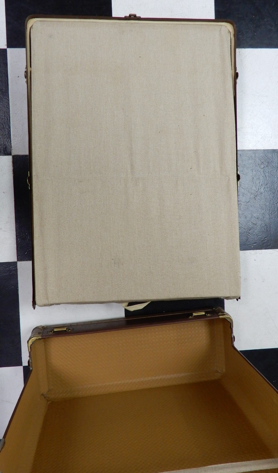 Hartmann Tourobe Gibraltarized Travel Wardrobe Hardside Trunk Suitcase 33-1/2"