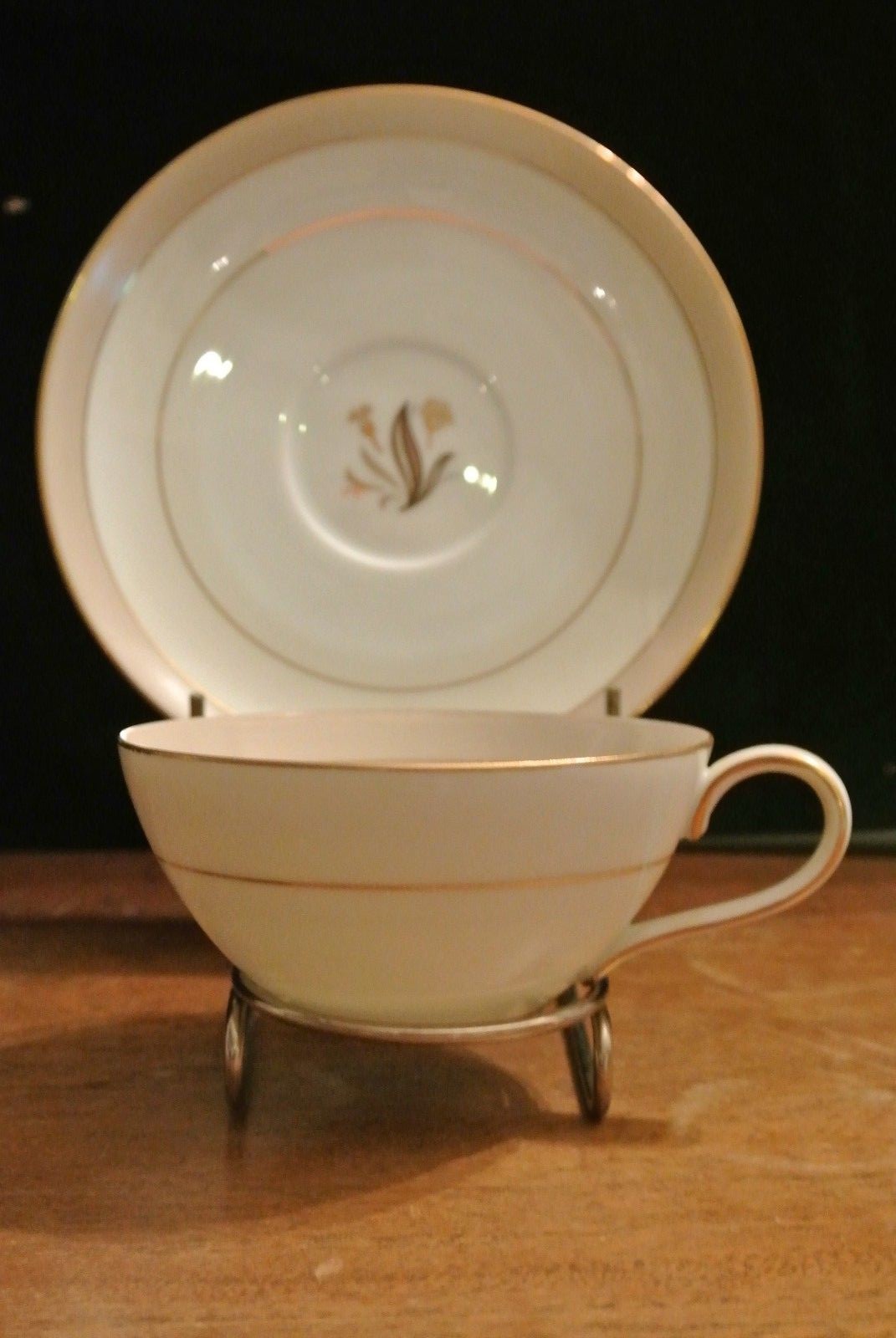 Set of 4 NORITAKE China AVON 5531 Pattern Tea/Coffee Cups and Saucers