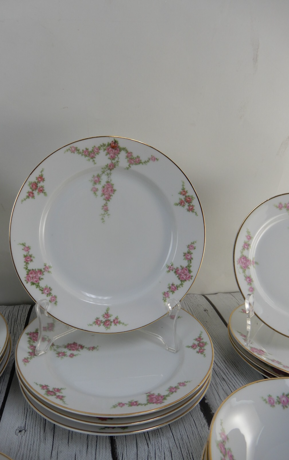 24 Pieces 6-Piece 4 Place Setting Heinrich H&Co Bavaria "Rosalinda" Pink Flowers