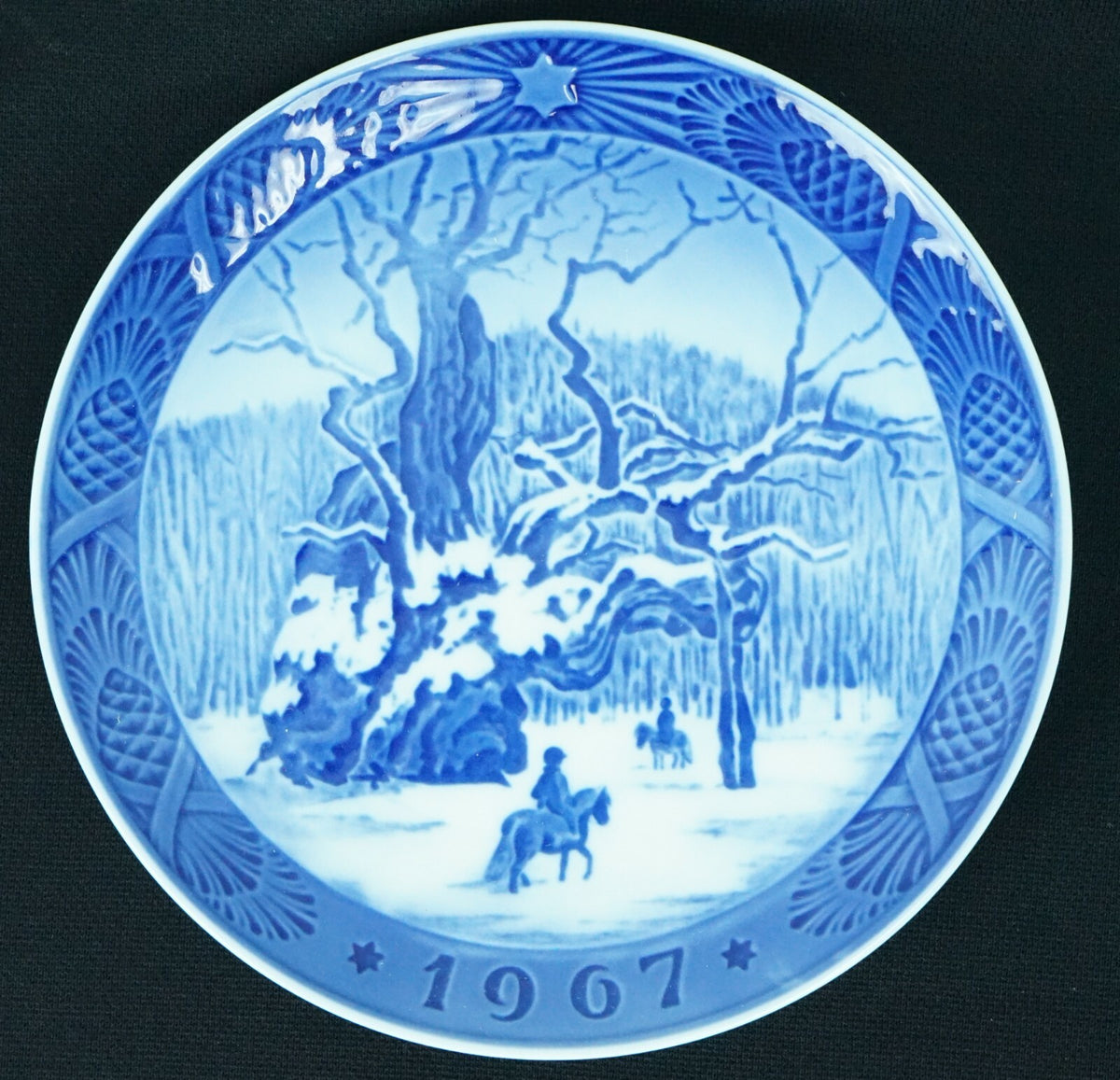 Royal Copenhagen Denmark Annual Christmas Plate 1964-67 Kai Lange The Royal Oak
