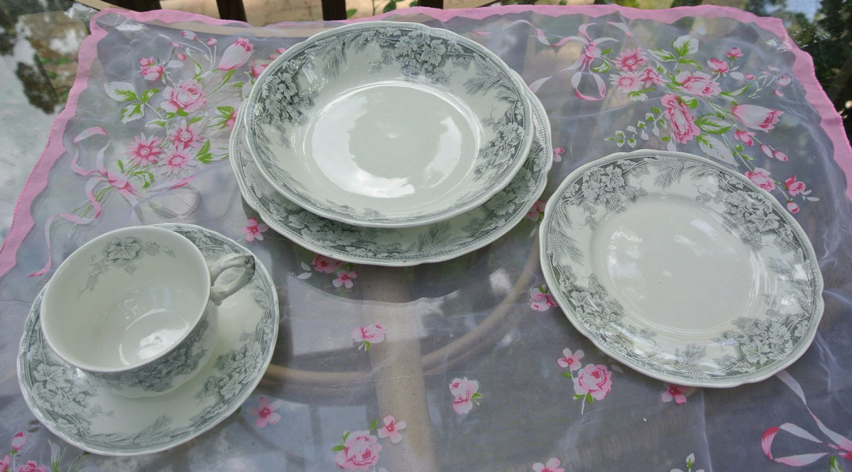 Imperial Pottery Harvest Grapes and Wheat 5-Piece Place Setting for 5