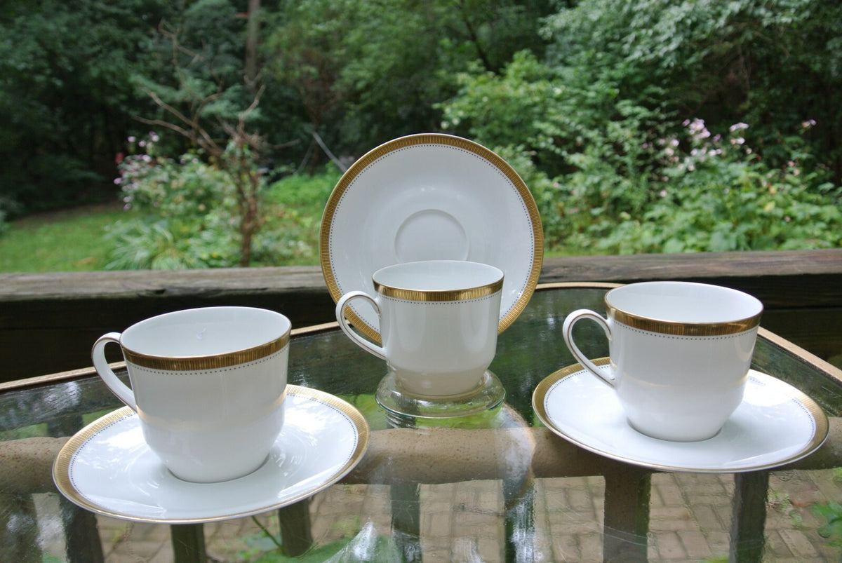 Set of Three Porcelain Cups and Saucers  Arzberg Germany