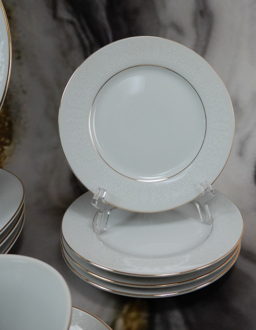 20 Pieces 6-Piece 4 Place Norleans fine china "White Lace" Made in Japan
