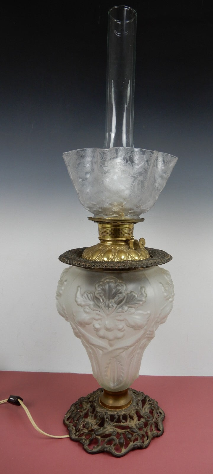 Circa 1900-1905 Pittsburgh Regal Iris Parlor Electrified Lamp w/mismatched shade