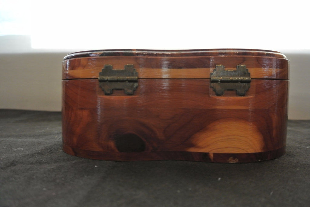 Vtg Wood Jewelry/trinket  Box Heart Shape with Courting Couple