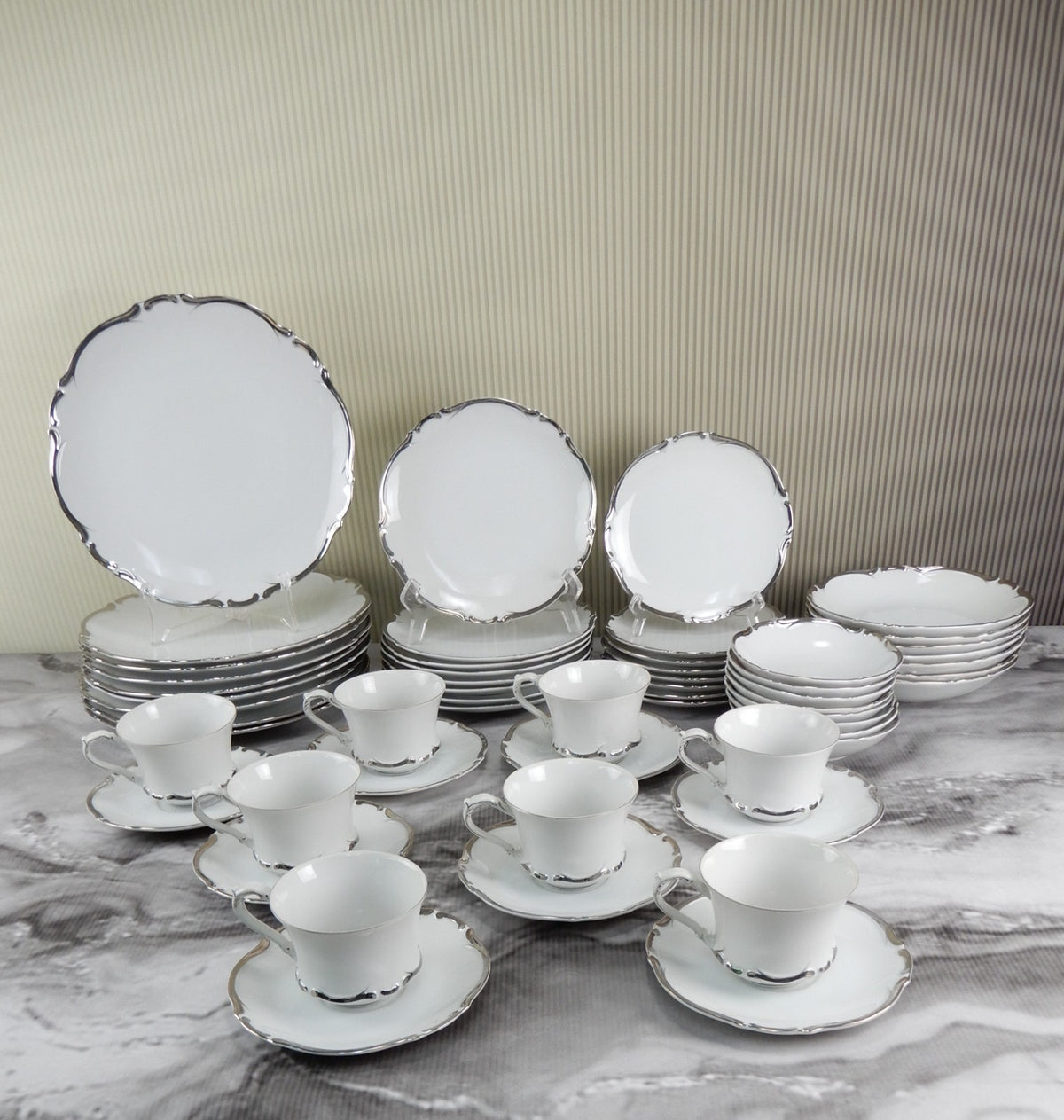 56 Pc 8-Piece 7 Place Setting Harmony House "Starlight" Pattern Made in Japan