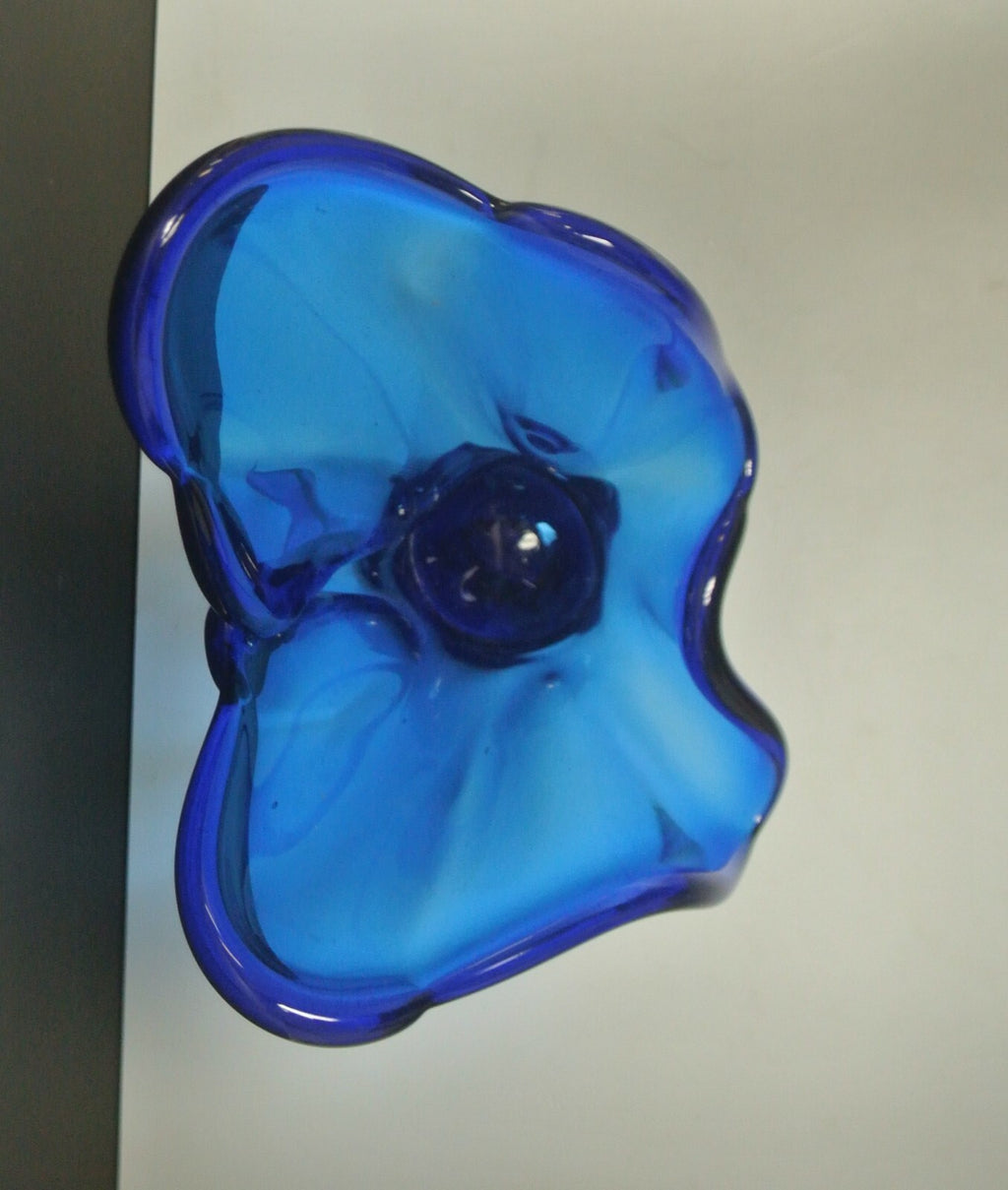 Wonderful Beautiful Vintage Cobalt Blue Glass Handkerchief Vase