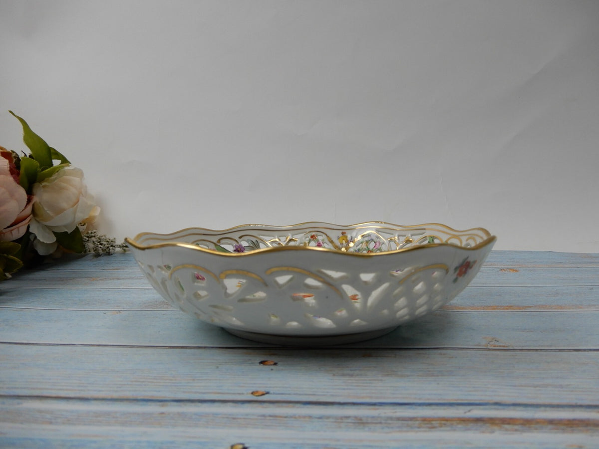 Schumann Chateau Dresden Flowers Reticulated 7-1/2" Bowl