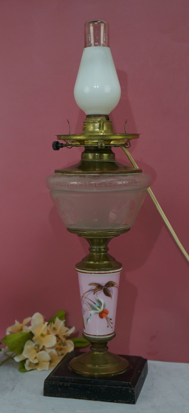 Vintage Victorian Style Metal and glass Table Lamp No Shade