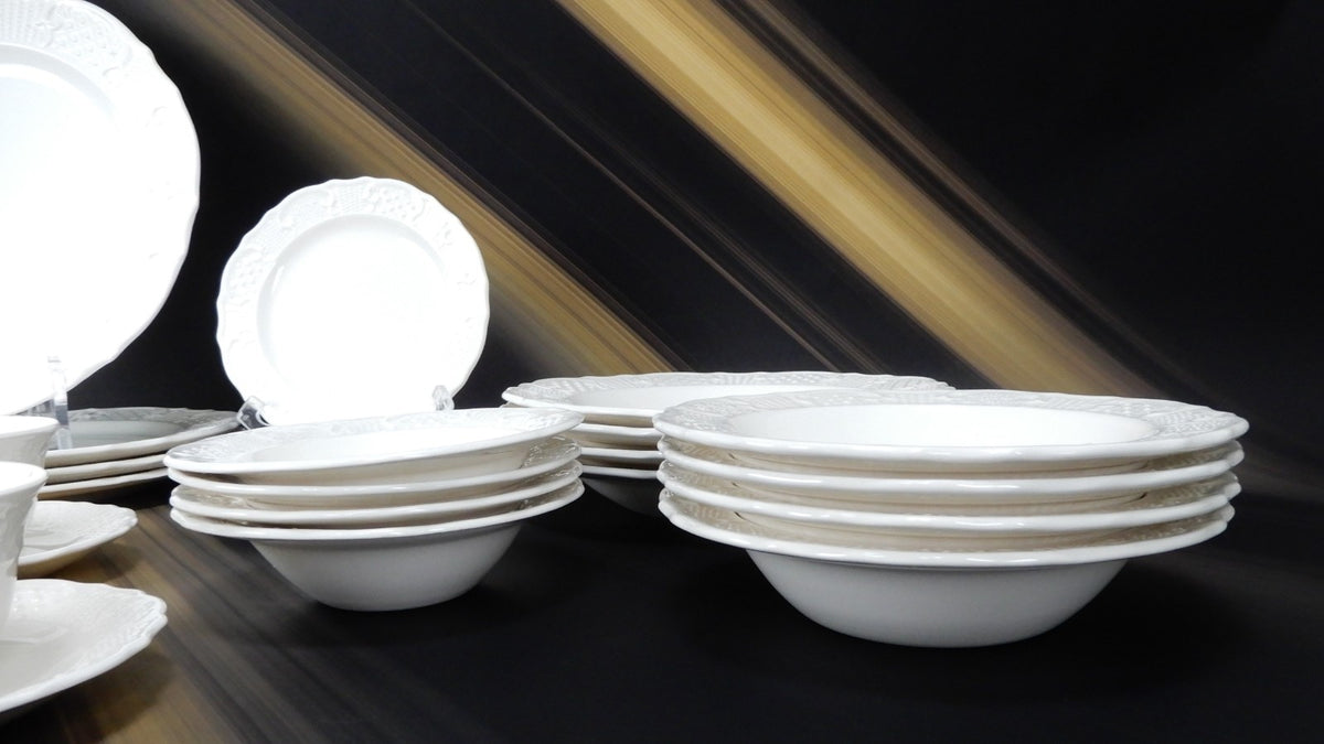 ~28 Pieces 7-Piece 4 Place Setting Canonsburg Pottery American Traditional