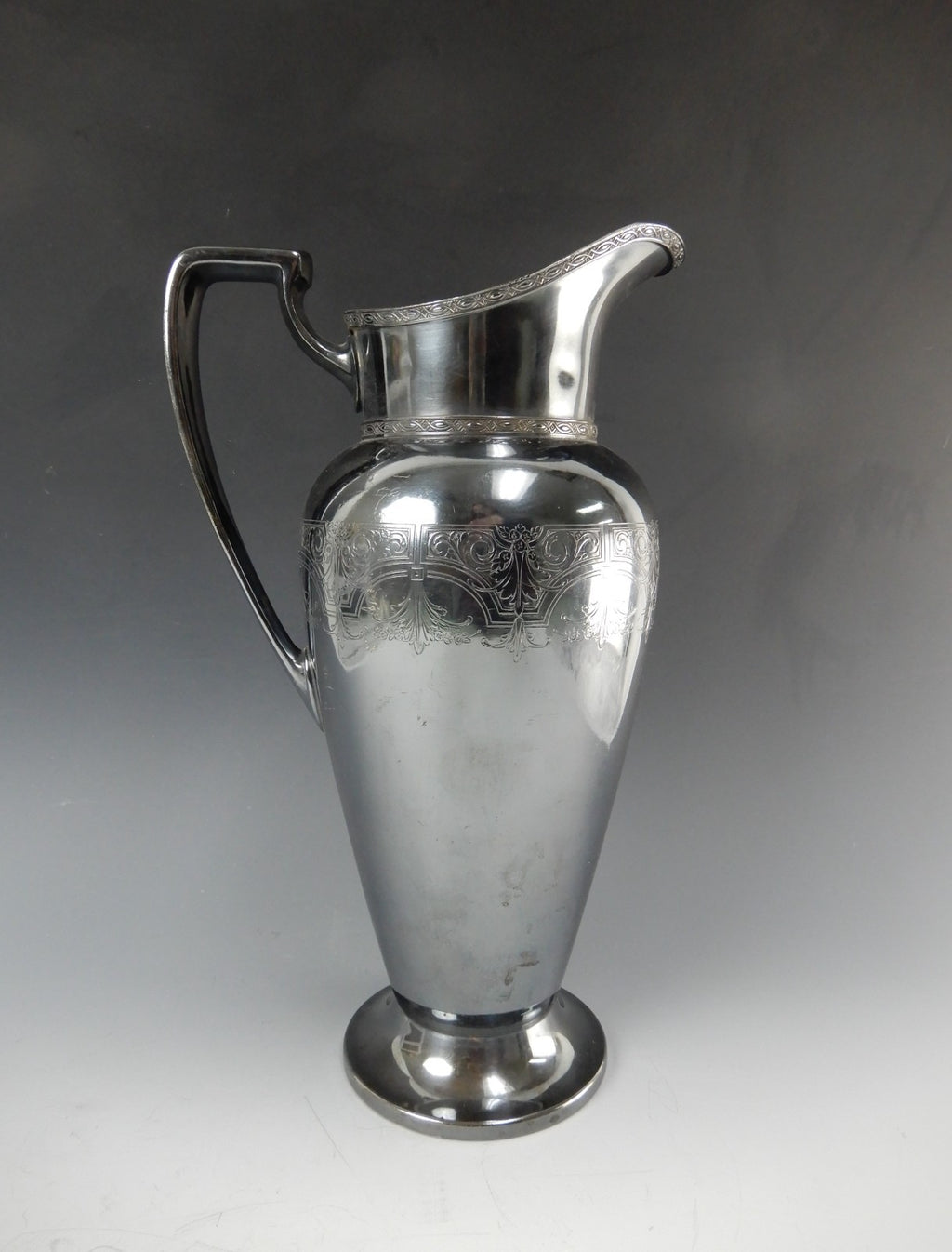 Vintage Wallace E.P.W.M. V8101  Ice Tea /Water Pitcher with Ice Lip