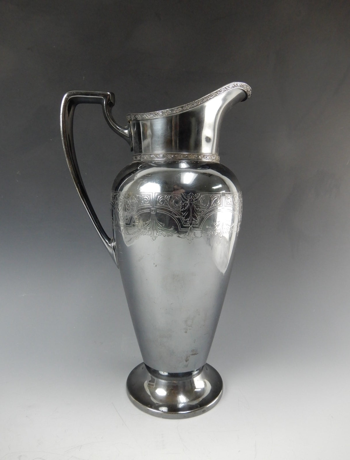 Vintage Wallace E.P.W.M. V8101  Ice Tea /Water Pitcher with Ice Lip