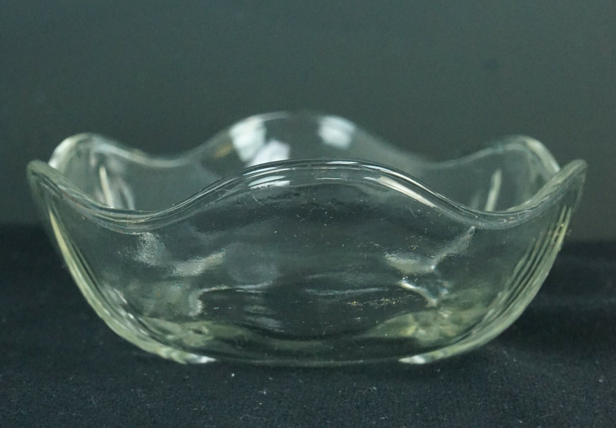 Set of 4 Vintage Scalloped clear Glass Relish Footed/ Banana Split Dishes