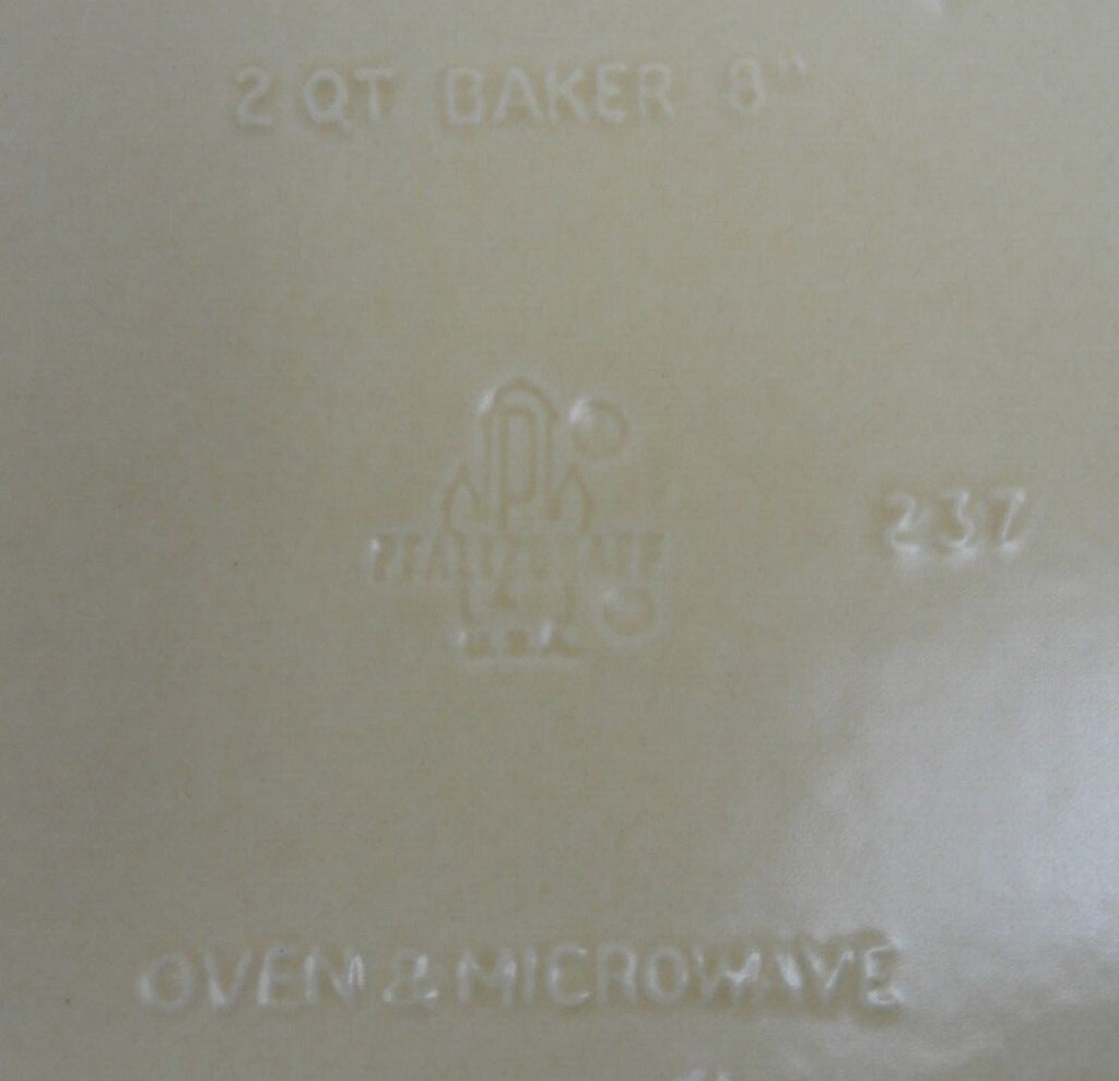 Pfaltzgraff Village USA 2 Qt. Baker 8" (237) Cracker Tray(703)