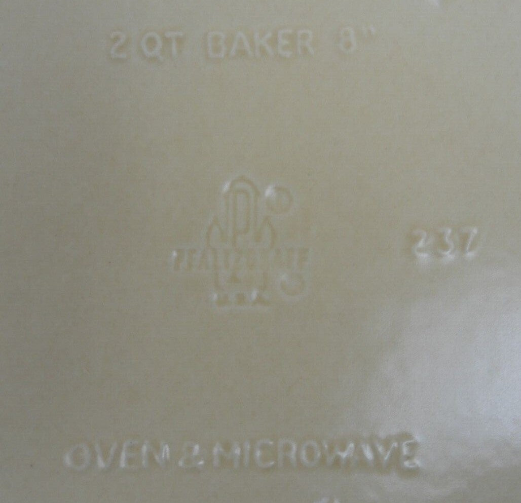 Pfaltzgraff Village USA 2 Qt. Baker 8" (237) Cracker Tray(703)