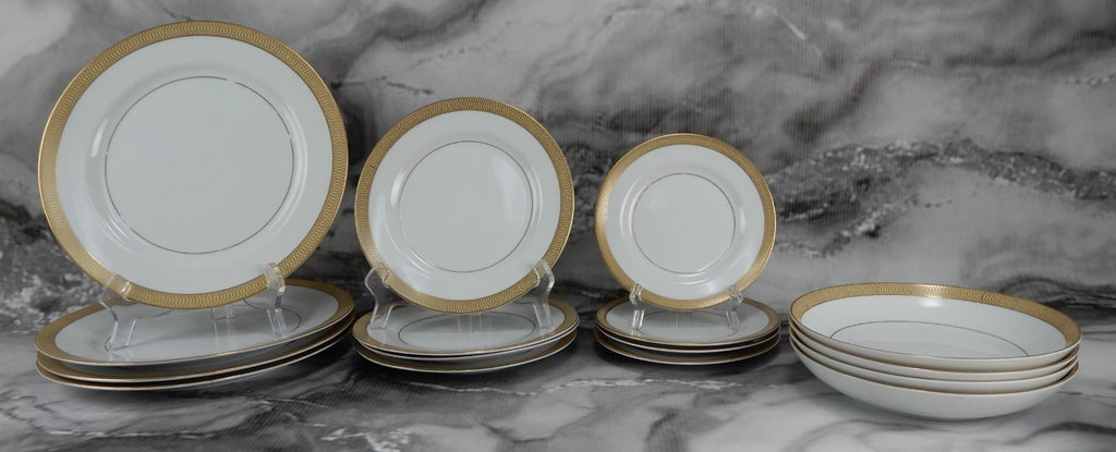 27 Pc 7-Piece 4 Place Setting Mikasa Bristol Waldorf Shape Pattern Made in Japan