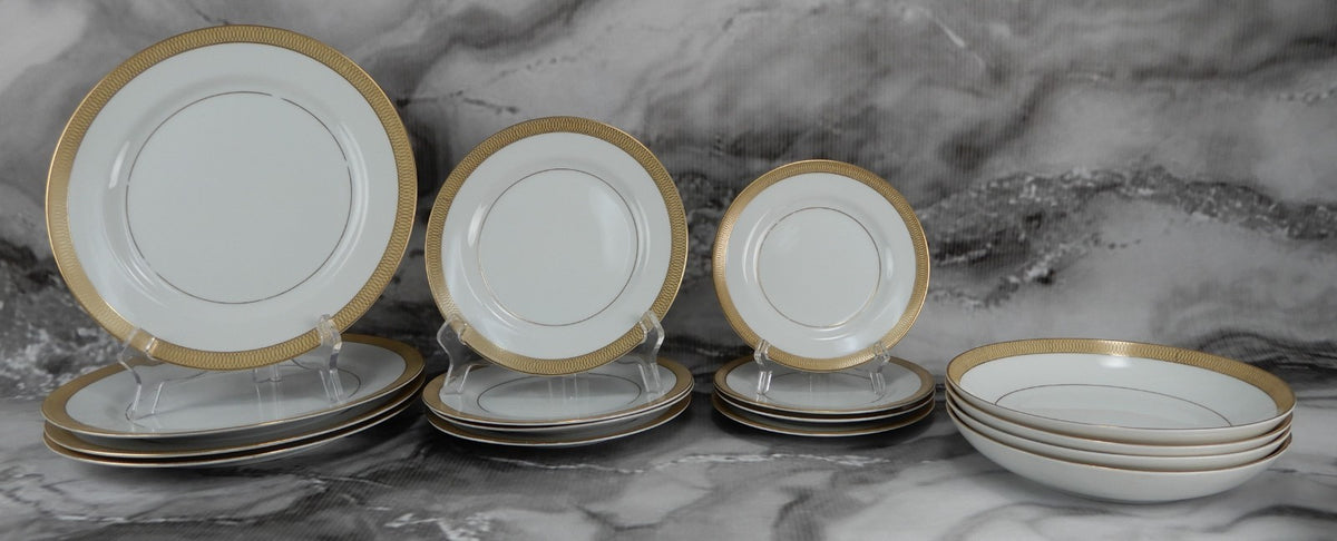 27 Pc 7-Piece 4 Place Setting Mikasa Bristol Waldorf Shape Pattern Made in Japan