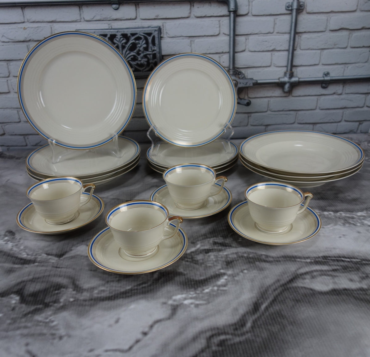 19 Pc. Eamag Schönwald Bavaria Gold and Cobalt Blue Rim Dinnerware Settings