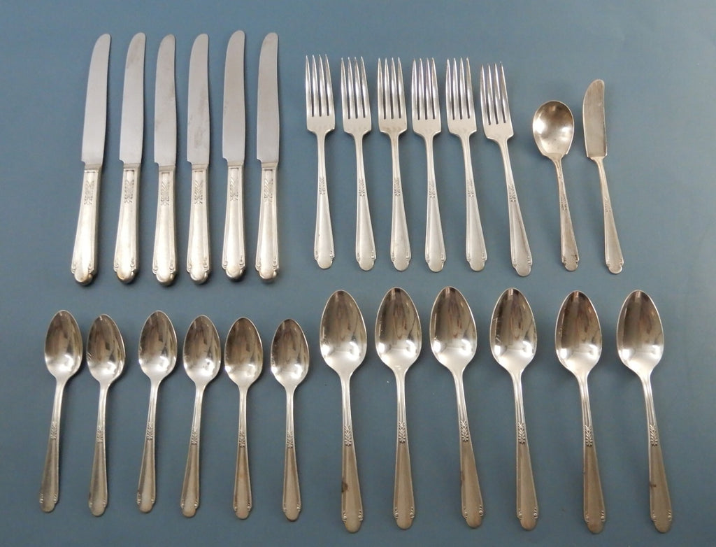 Lot of 26 Pieces WM Rogers MFG Co. Silverware Unknown Pattern