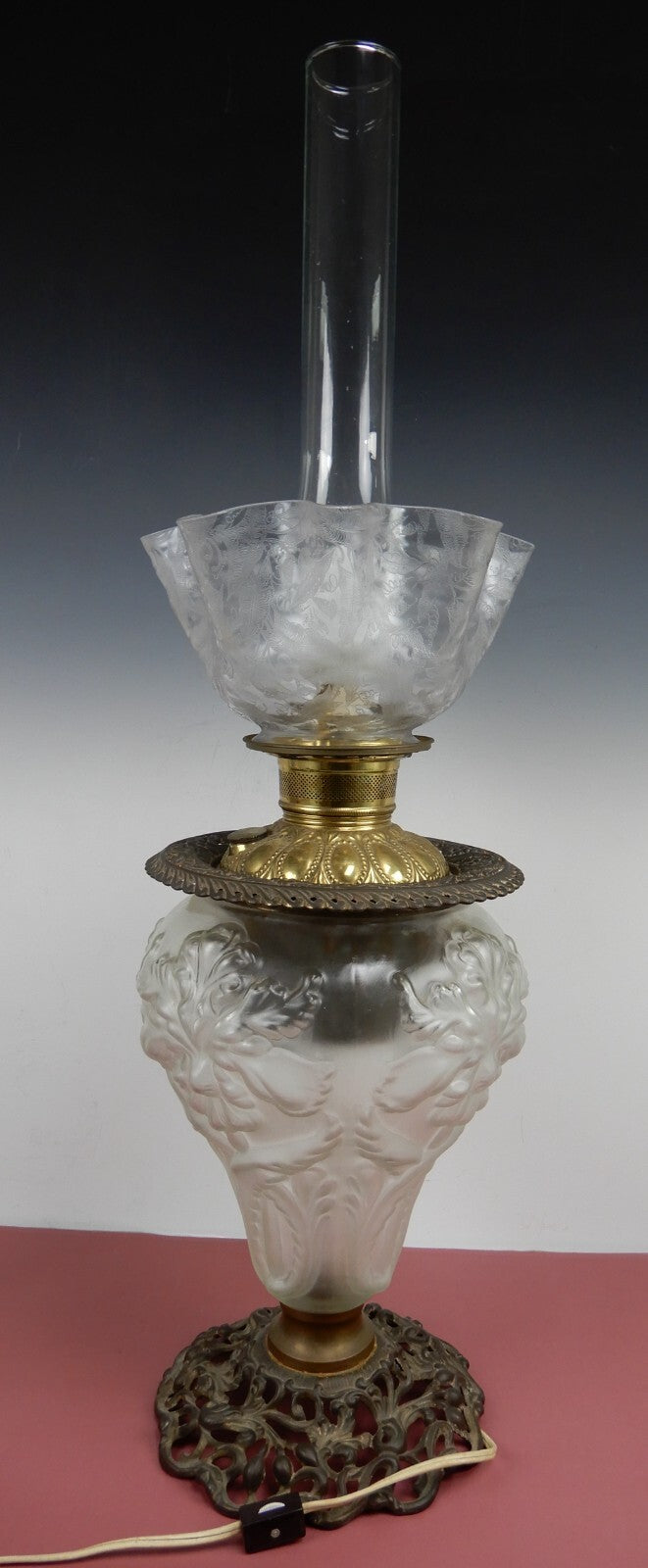 Circa 1900-1905 Pittsburgh Regal Iris Parlor Electrified Lamp w/mismatched shade