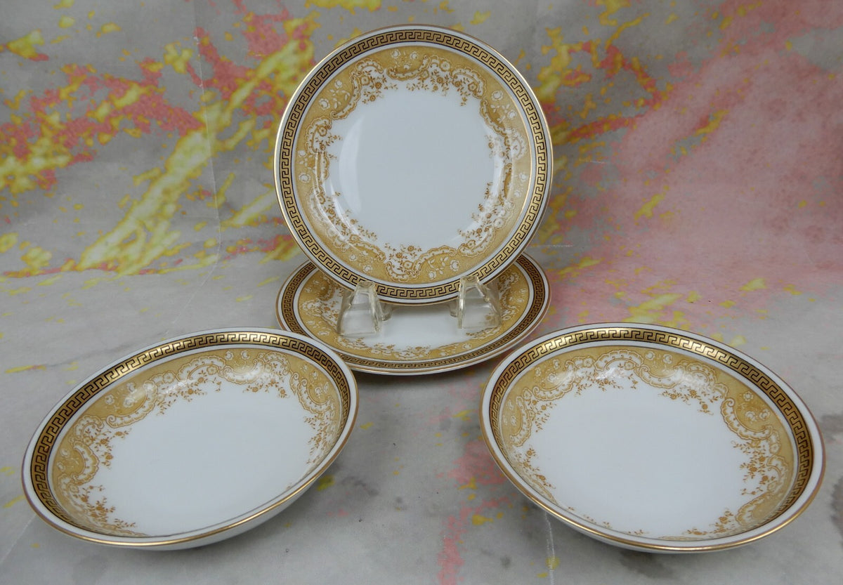 Two B/B Plates and Two Fruit Bowls From Royal Bayreuth Chantilly Bavaria