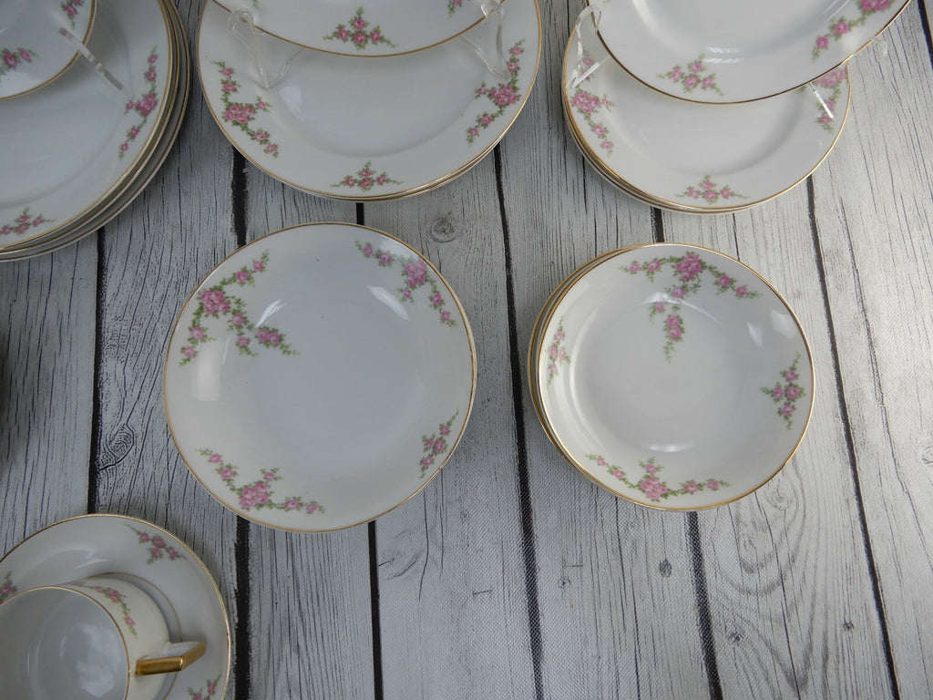 32 Pieces 8-Piece 4 Place Setting Heinrich H&Co Bavaria "Rosalinda" Pink Flowers
