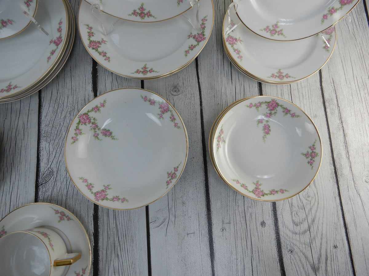 32 Pieces 8-Piece 4 Place Setting Heinrich H&Co Bavaria "Rosalinda" Pink Flowers