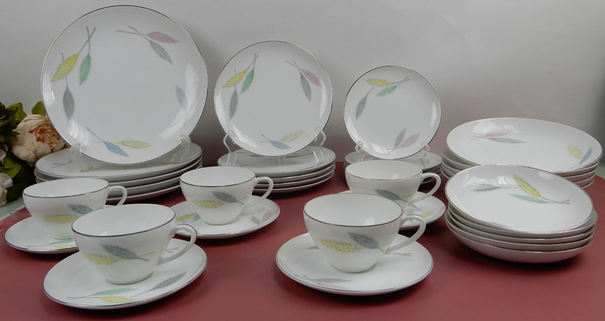Vintage 35 Piece 5 Place Setting L & M China "DELICE" Pattern