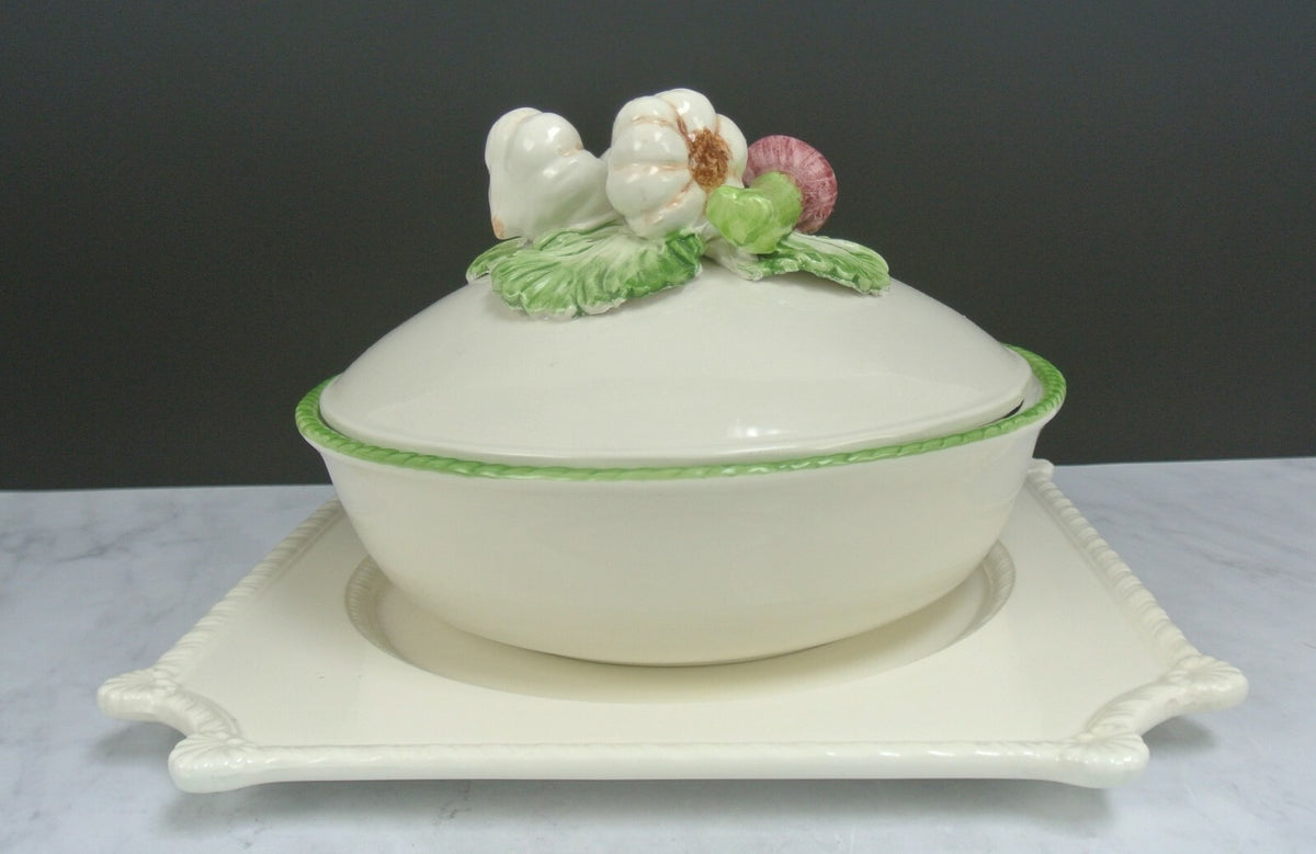 Ceramiche Artistiche L' Artigiani Bassano del Grappa Majolica Lidded Bowl