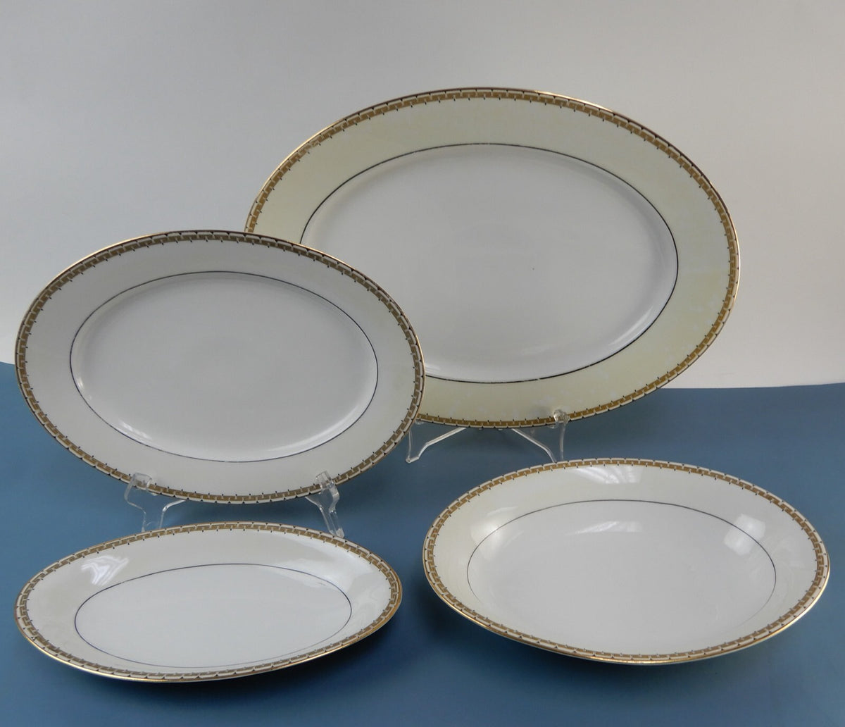 Set of 4 Hutschenreuther LHS Favorite Bavaria Serving Pieces