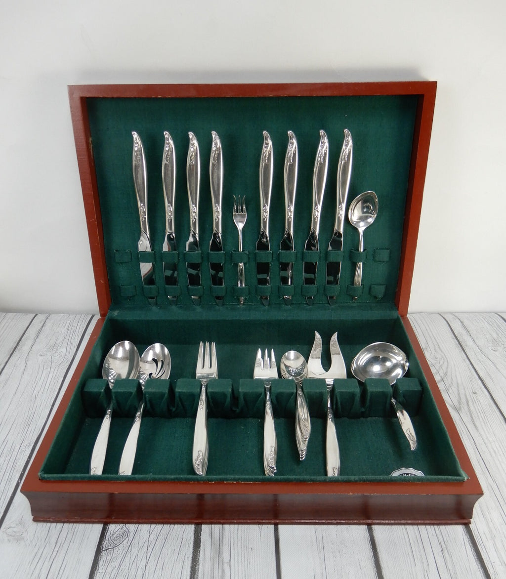 Vintage  35 Piece Holmes & Edwards "Woodsong" Silverplate Silverware Set W/ Box