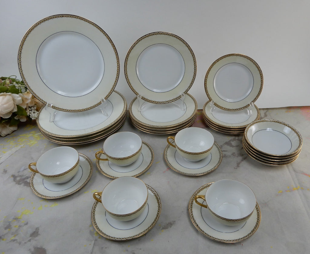 Set of 30 Pieces of  Hutschenreuther LHS Favorite Bavaria 6 Dinnerware for 5