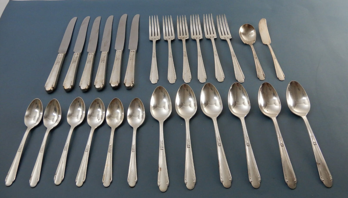 Lot of 26 Pieces WM Rogers MFG Co. Silverware Unknown Pattern