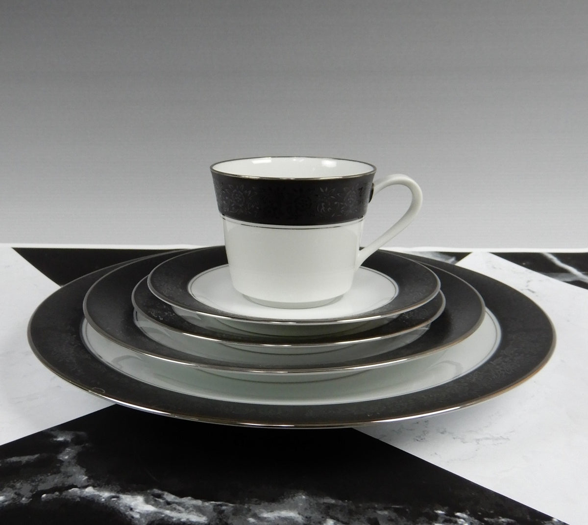 5-Piece One Place Noritake "Mirano" 6878 Made in Japan