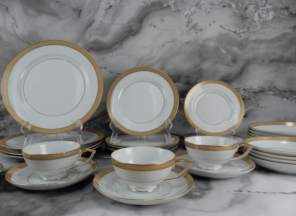 27 Pc 7-Piece 4 Place Setting Mikasa Bristol Waldorf Shape Pattern Made in Japan