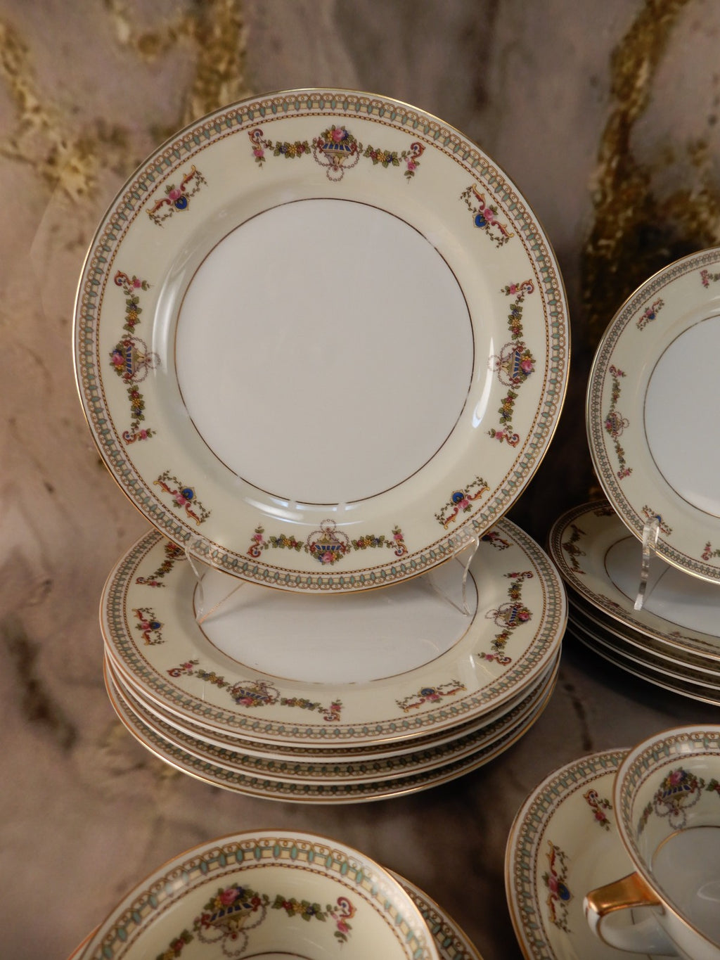 Set of 35 Pc. H&C Selb Bavaria Germany Heinrich Vintage"SENTA" 5 Place Setting