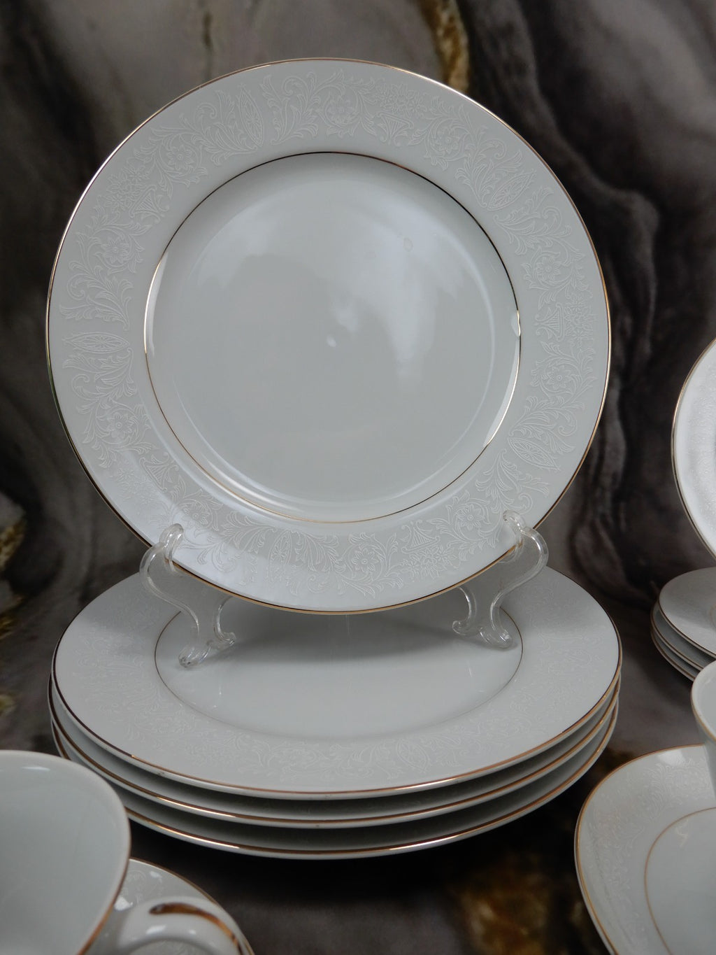 20 Pieces 6-Piece 4 Place Norleans fine china "White Lace" Made in Japan