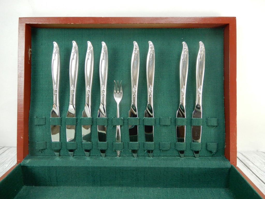 Vintage  35 Piece Holmes & Edwards "Woodsong" Silverplate Silverware Set W/ Box