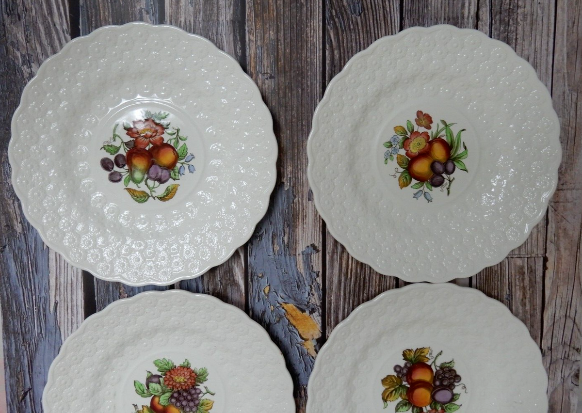 Set of 4 Copeland Spode Embossed Daisy Signed ALDEN Pattern 9 1/4" Lunch Plates
