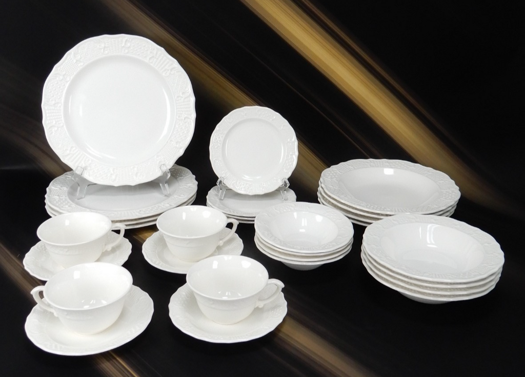 ~28 Pieces 7-Piece 4 Place Setting Canonsburg Pottery American Traditional