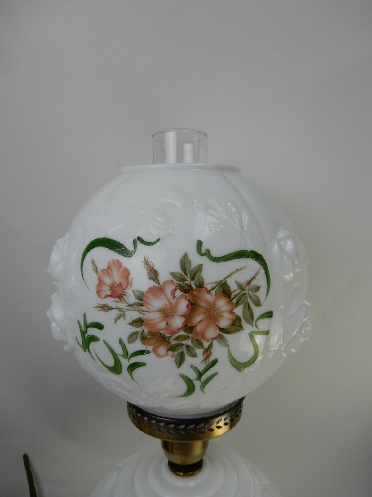 Vintage Gone With The Wind Milk Glass Table Lamp With 3-Way Lamp 21-3/4" High