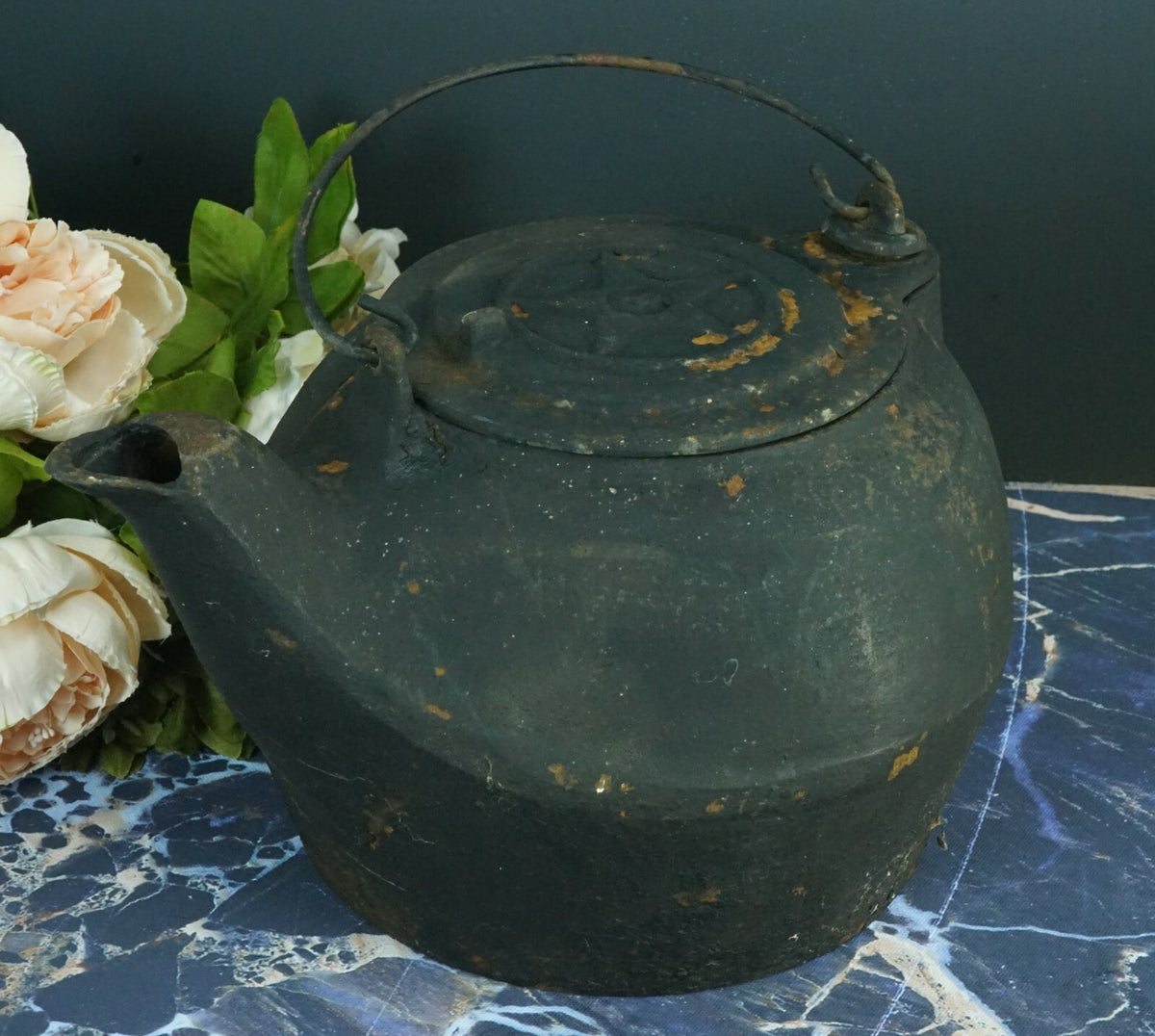 VintageRustic Cast Iron Lidded Handled Tea Kettle Home Decor