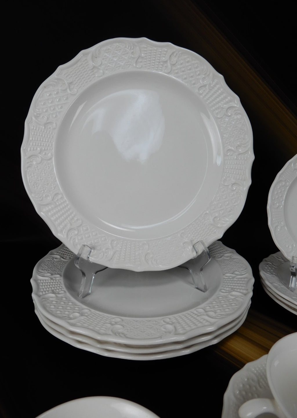 ~28 Pieces 7-Piece 4 Place Setting Canonsburg Pottery American Traditional