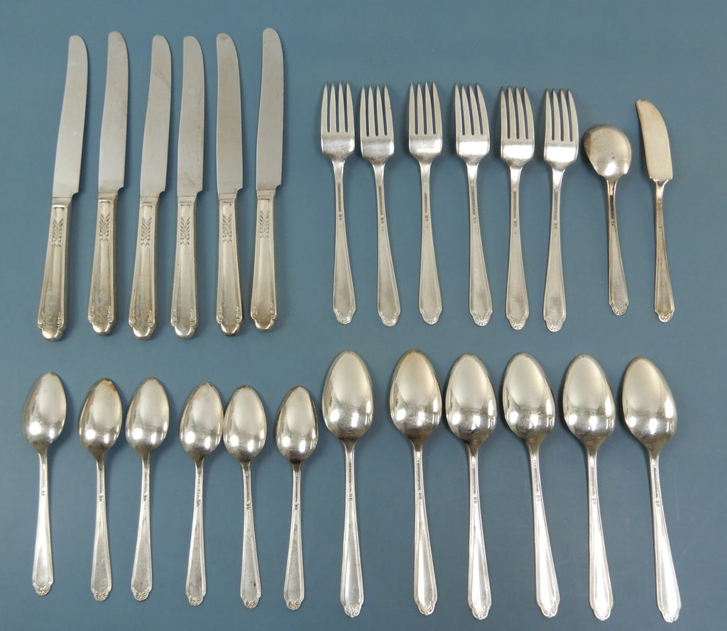 Lot of 26 Pieces WM Rogers MFG Co. Silverware Unknown Pattern