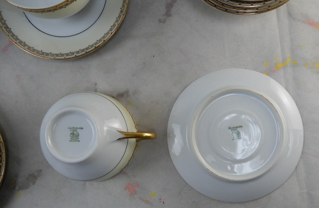 Set of 30 Pieces of  Hutschenreuther LHS Favorite Bavaria 6 Dinnerware for 5