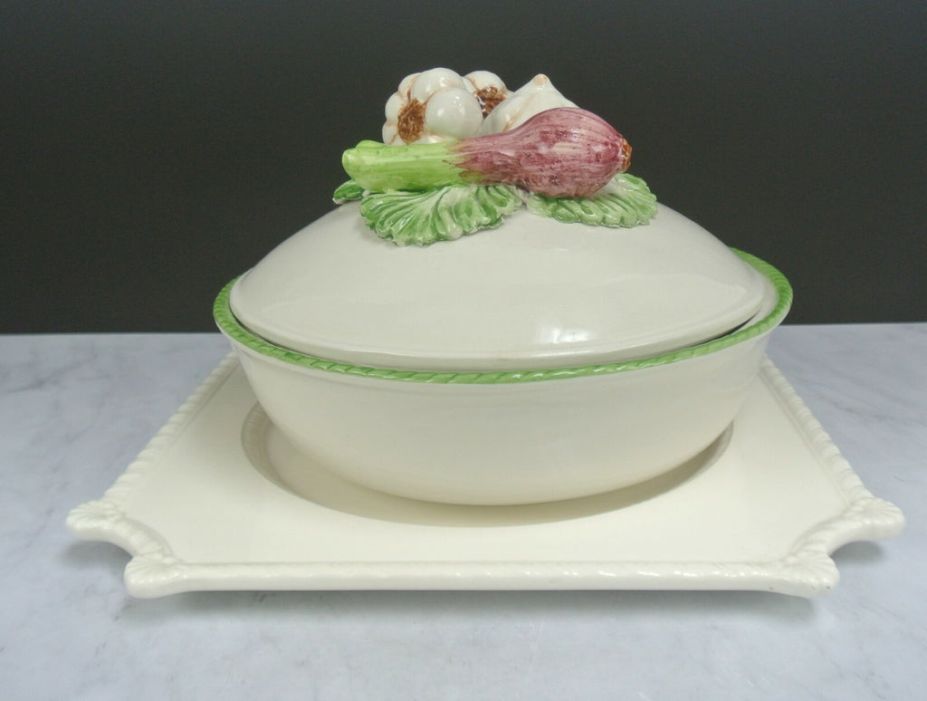 Ceramiche Artistiche L' Artigiani Bassano del Grappa Majolica Lidded Bowl