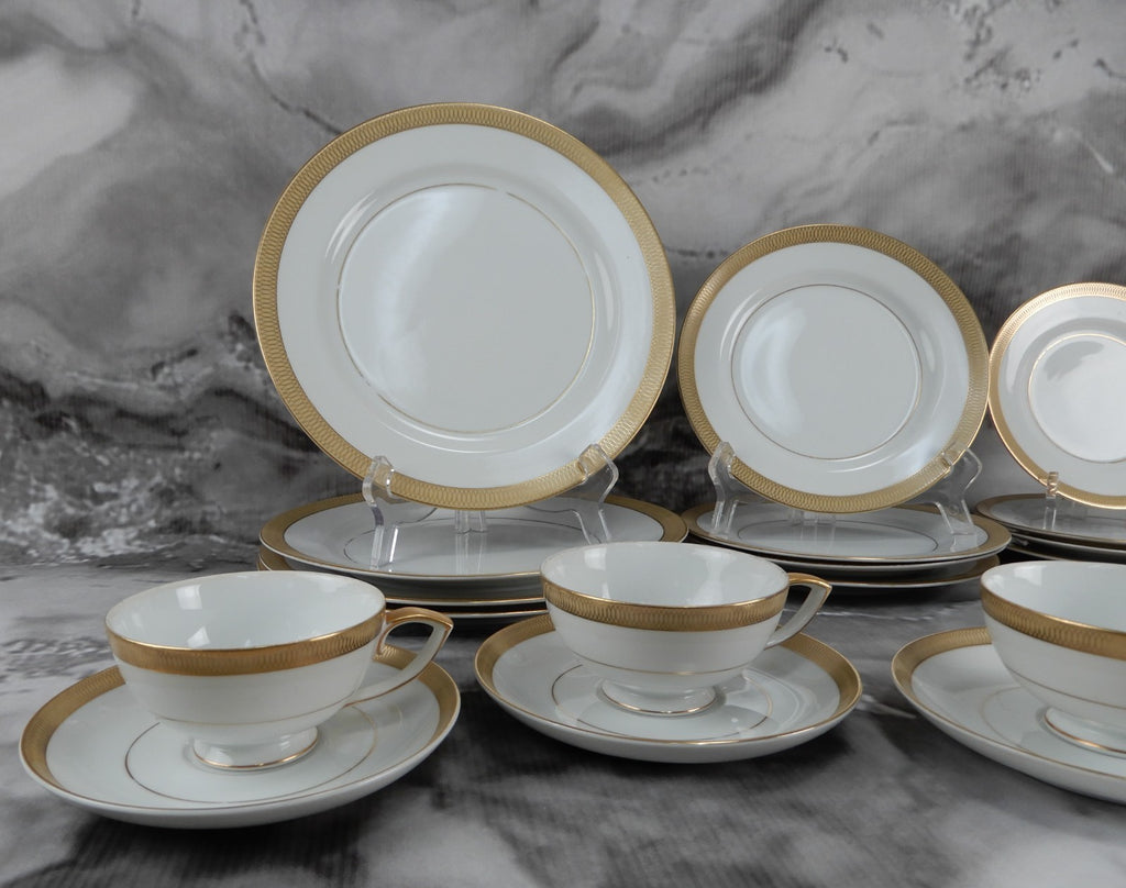 28 Pc 7-Piece 4 Place Setting Mikasa Bristol Waldorf Shape Pattern Made in Japan