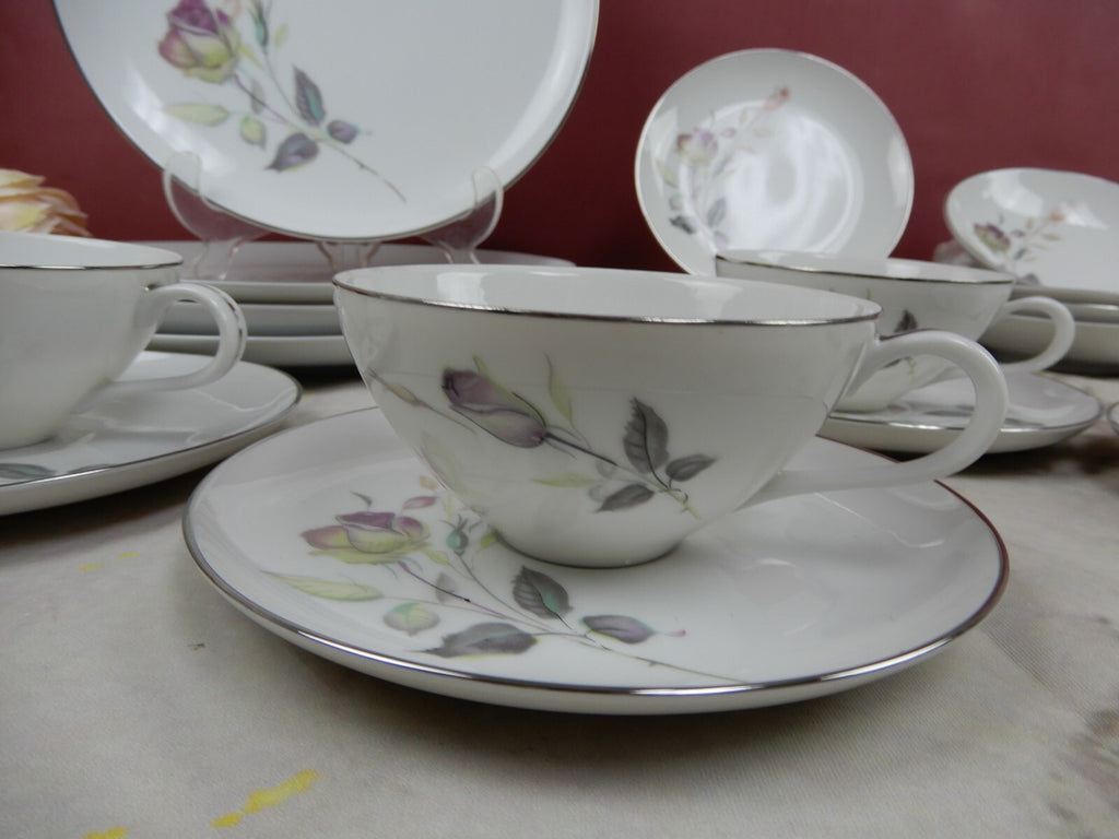 Vintage 20 Piece Style House Fine China "Lori" 4 Place Setting Made in Japan